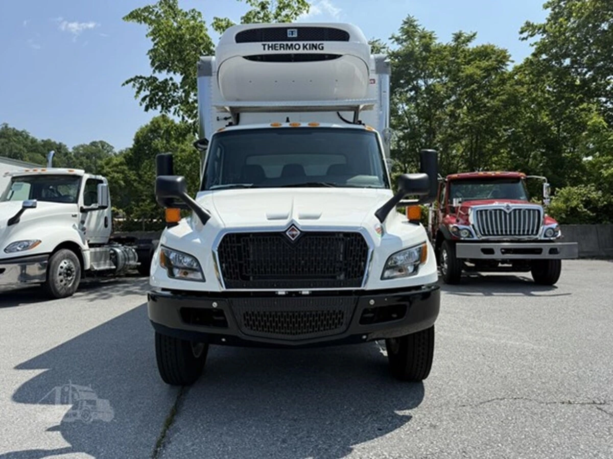 2025 International MV - image 2