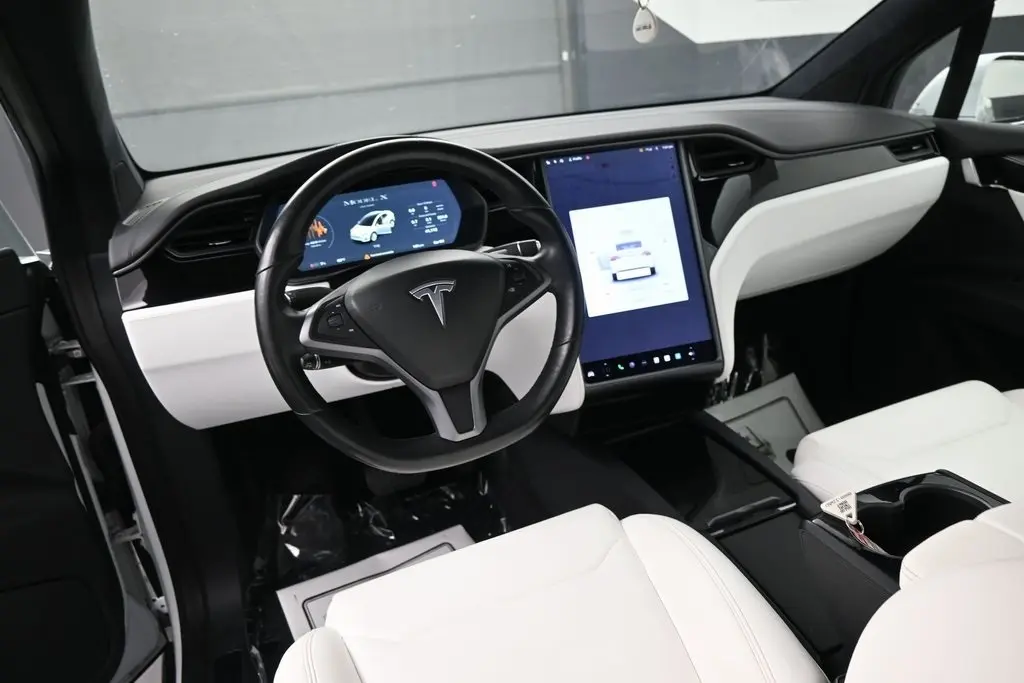 2019 Tesla Model X Long Range photo 17