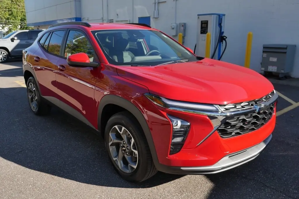 2026 Chevrolet Trax LT photo 2