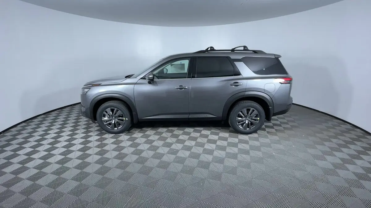 2025 Nissan Pathfinder SV photo 4