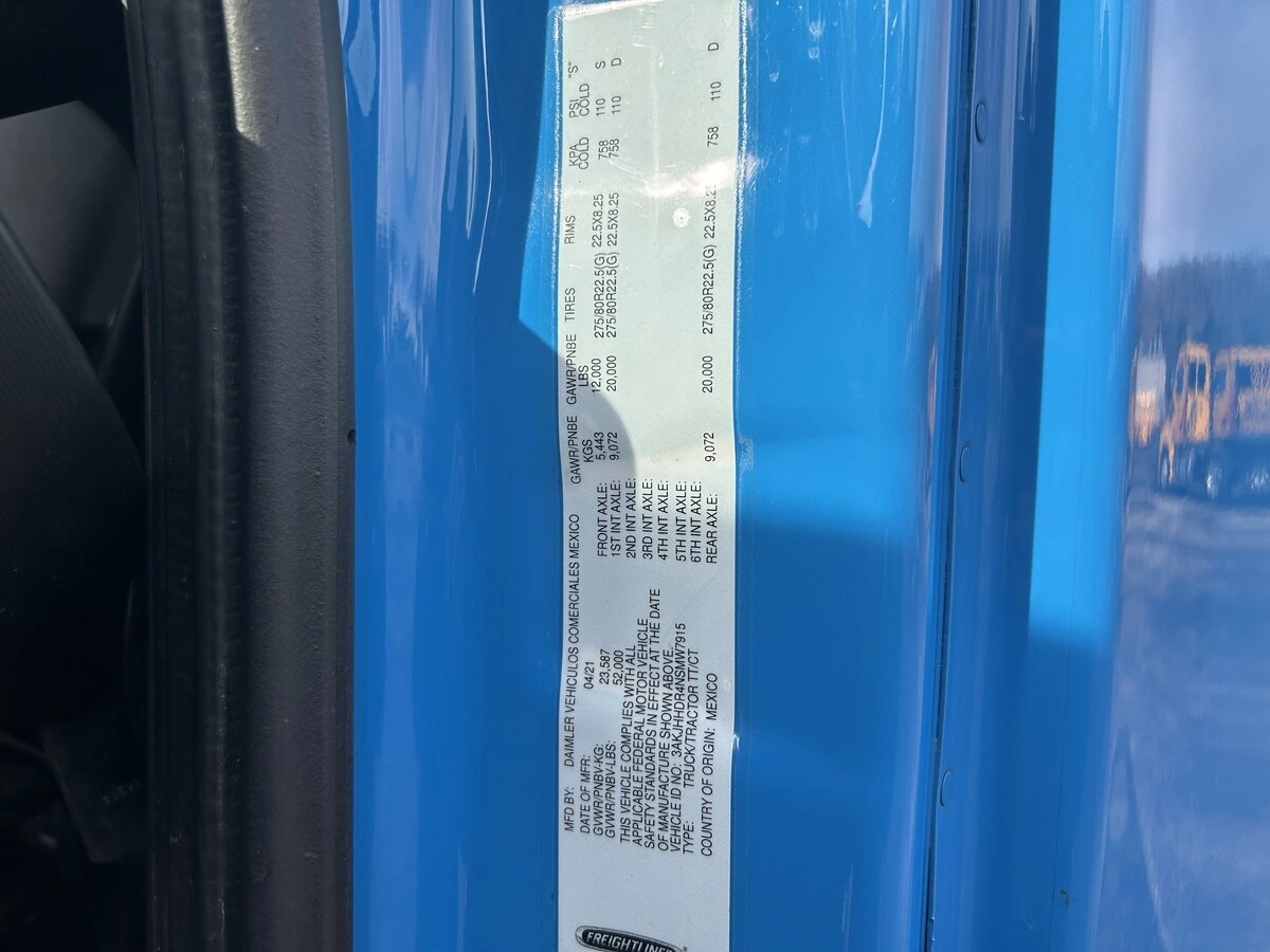 2022 Freightliner Cascadia - image 12