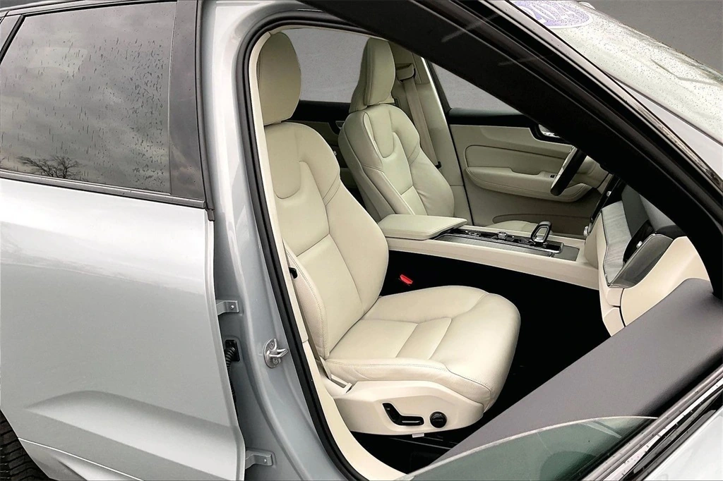 2024 Volvo - image 29