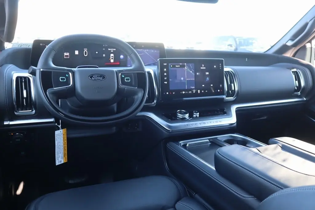 2025 Ford Expedition MAX Platinum photo 2