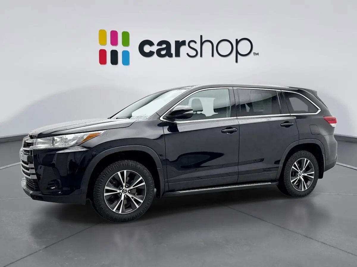 2019 Toyota Highlander LE's photo