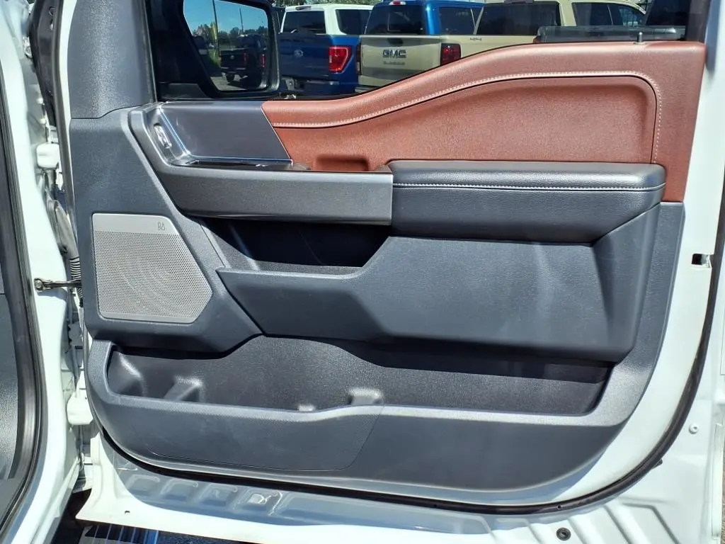 2023 Ford F-150 Lariat photo 13