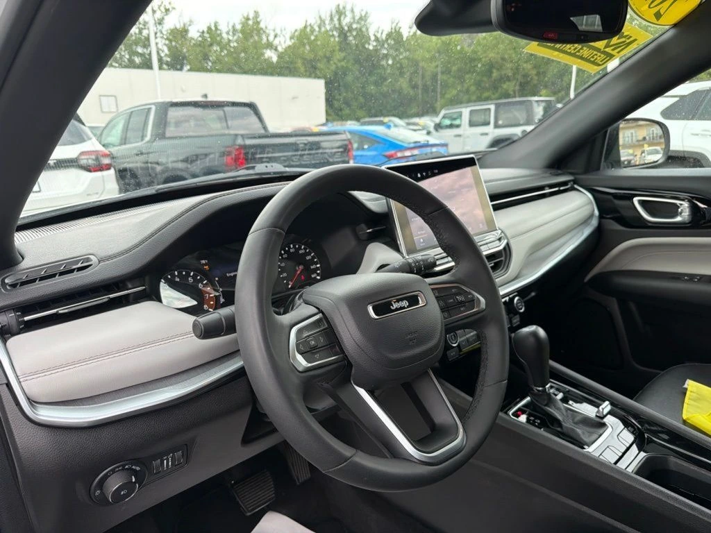 2025 Jeep Compass Limited - Photo 18