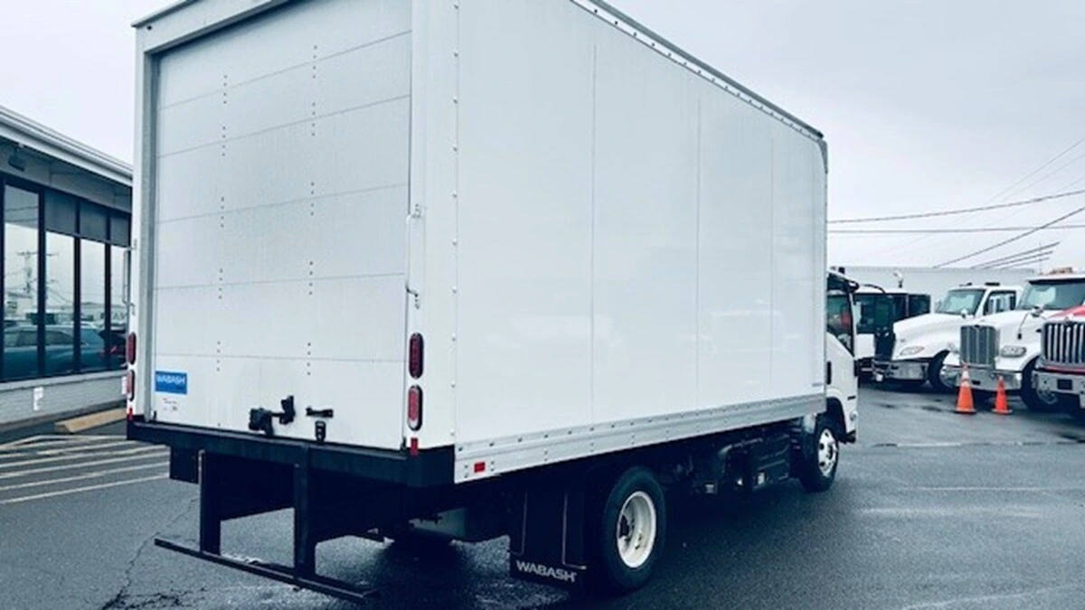 2025 Isuzu - image 4