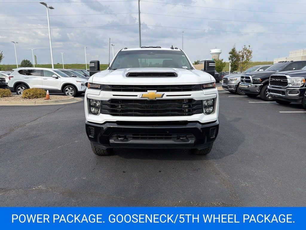 Used 2024 Chevrolet Silverado 2500HD Custom with VIN 2GC4YMEY1R1121055 for sale in Kansas City