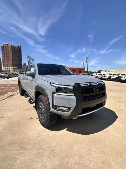 2026 Nissan Frontier PRO-4X photo 3