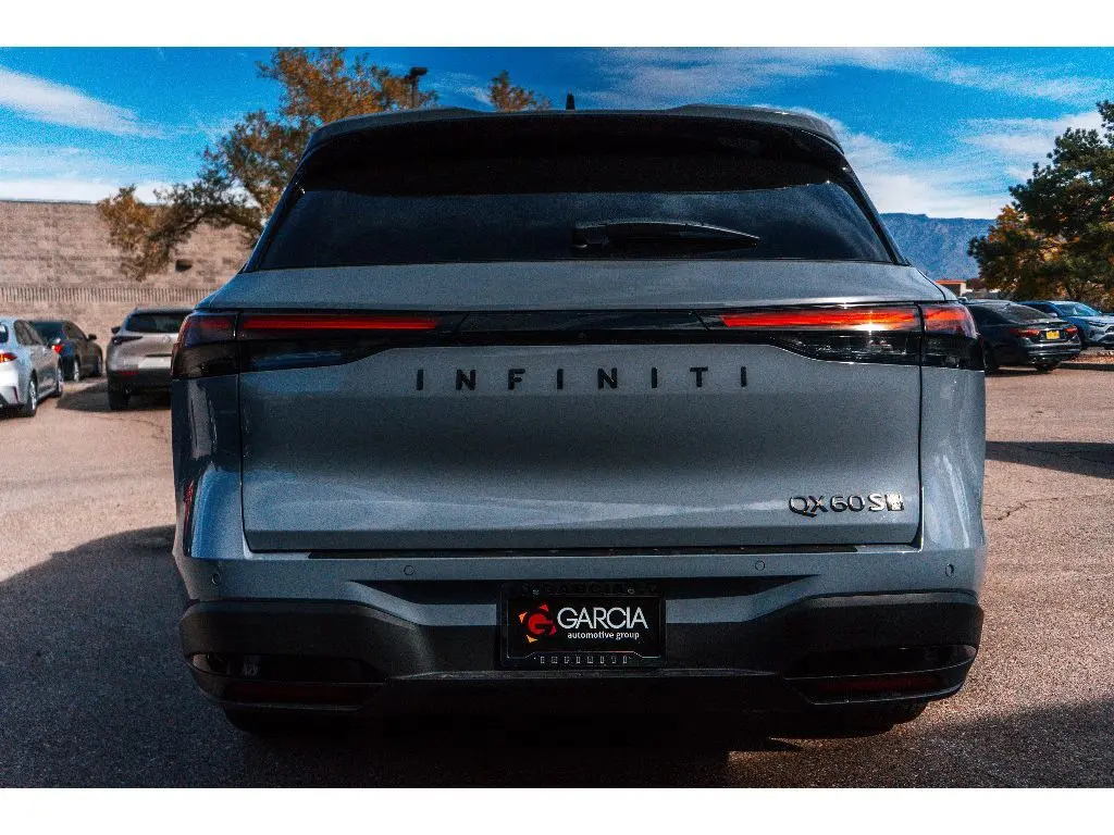 2026 Infiniti QX60 Luxe photo 3