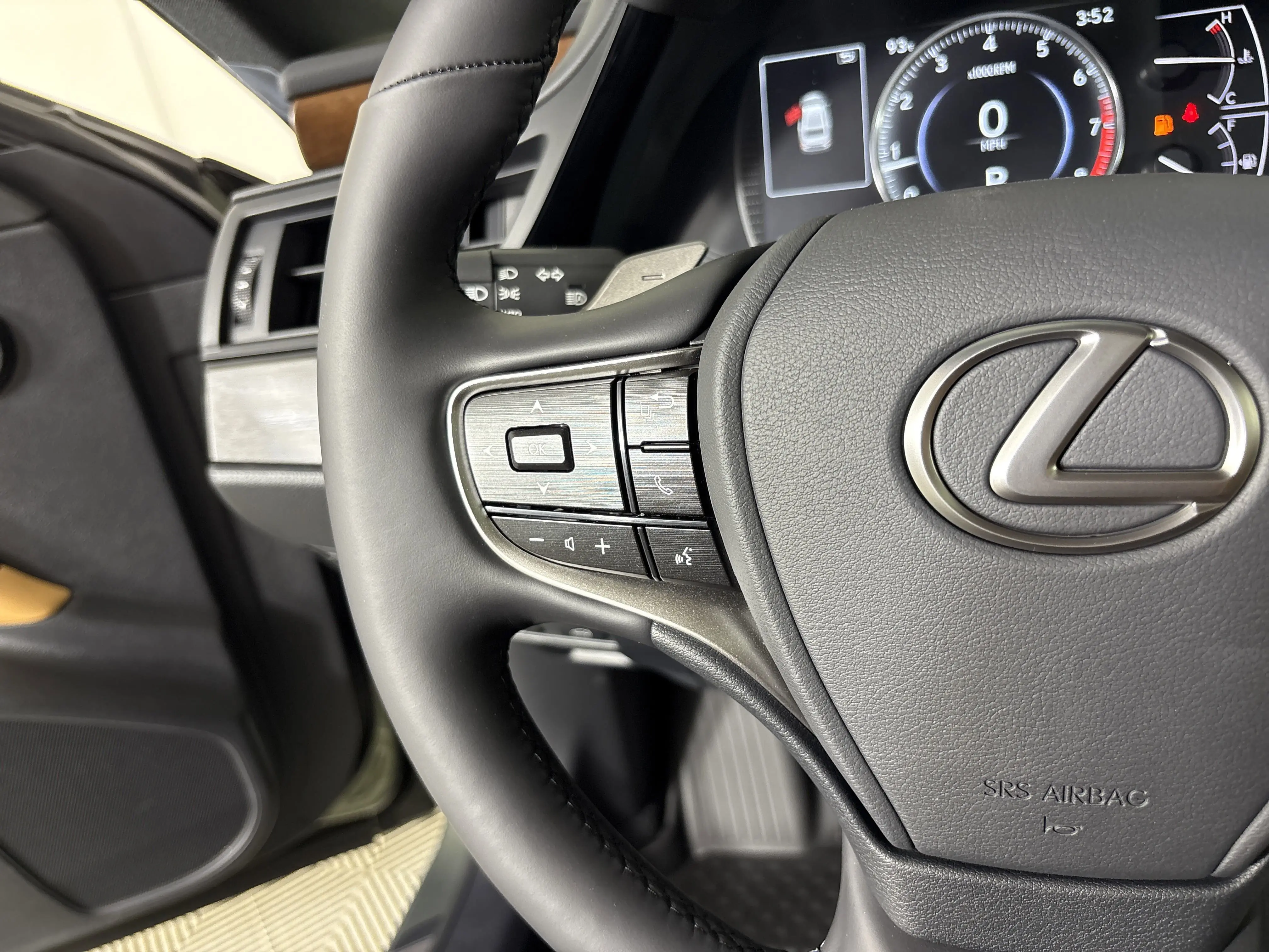 2025 Lexus ES 350 photo 6