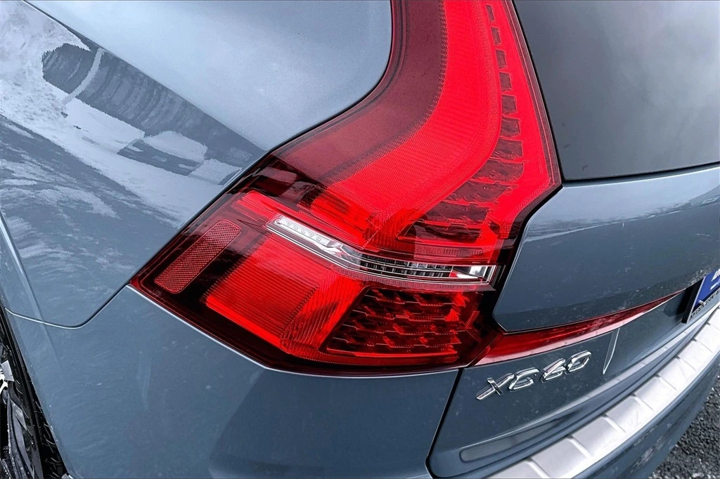 2023 Volvo - image 23