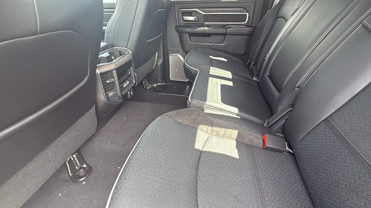 2026 RAM 3500 Laramie - Photo 24