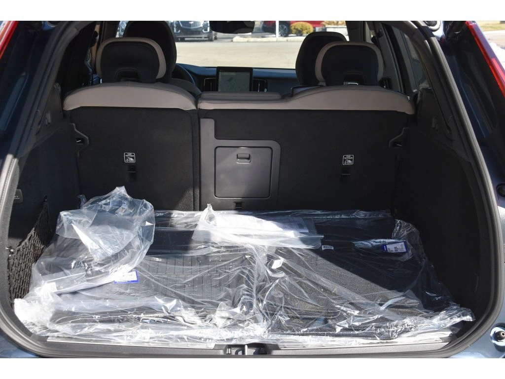 2026 Volvo - image 22