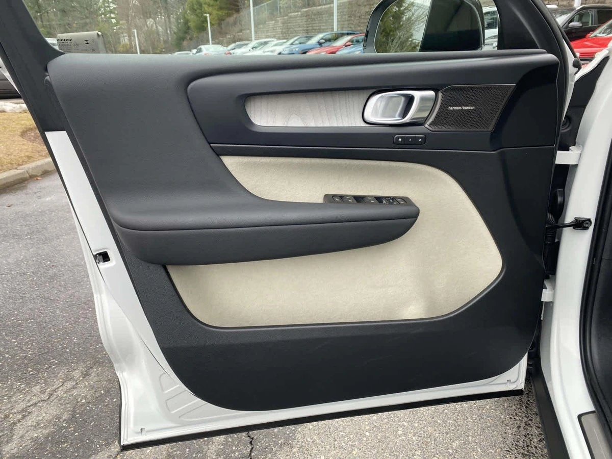 2024 Volvo - image 10