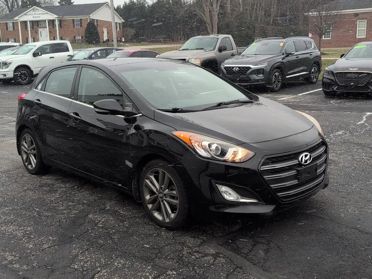 2016 Hyundai Elantra GT Base's photo