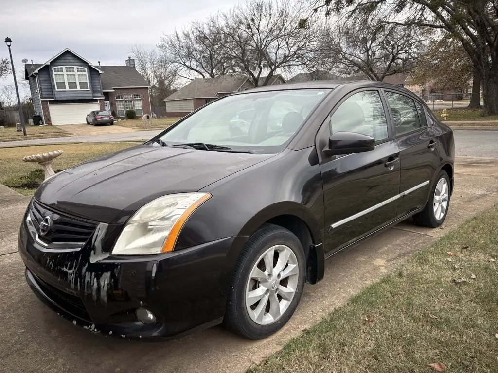 2012 Nissan Sentra SL's photo
