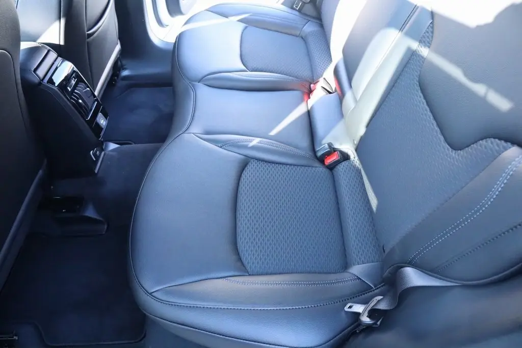 2026 Jeep Compass Latitude photo 4