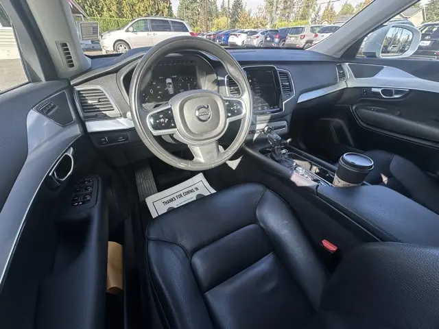 2018 Volvo XC90 T6 AWD Momentum photo 11