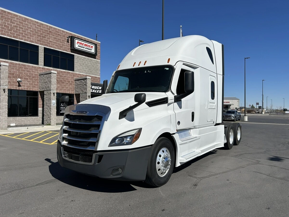 2022 Freightliner Cascadia - image 2