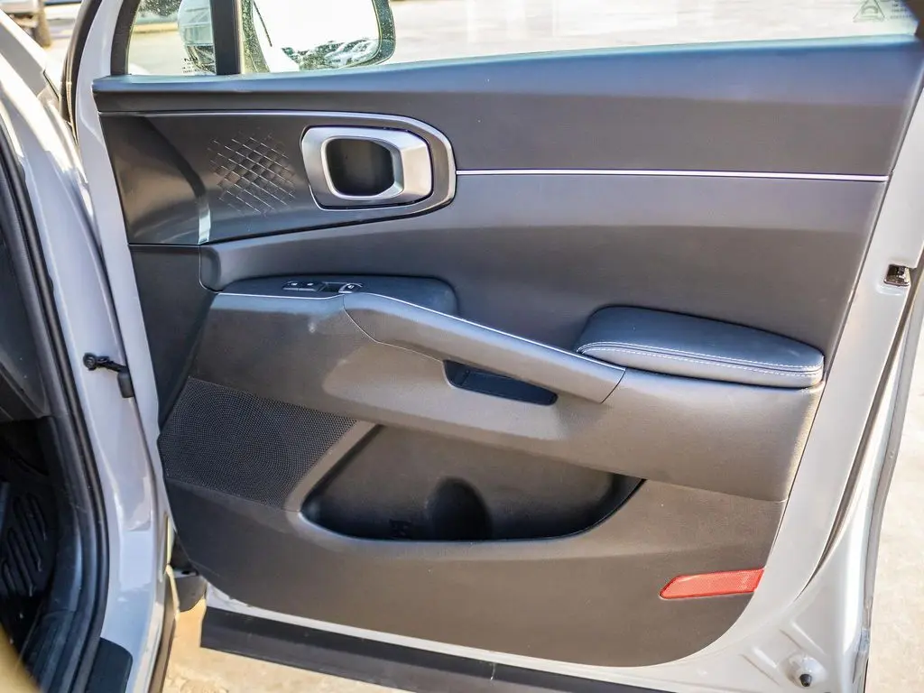 2025 Kia Sorento S photo 14