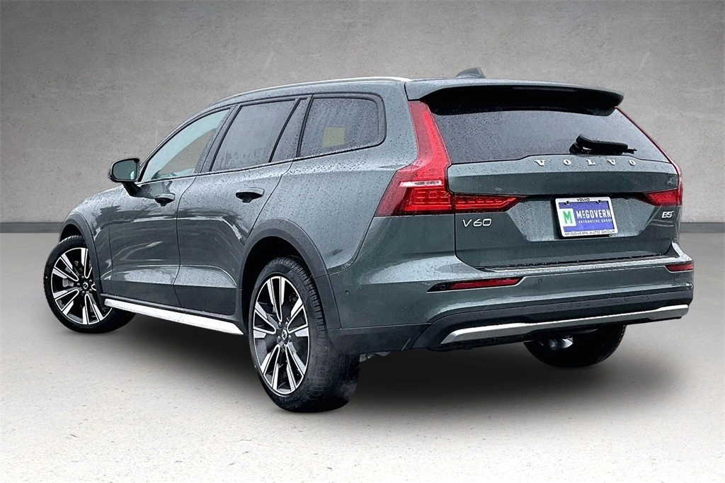 2026 Volvo - image 3