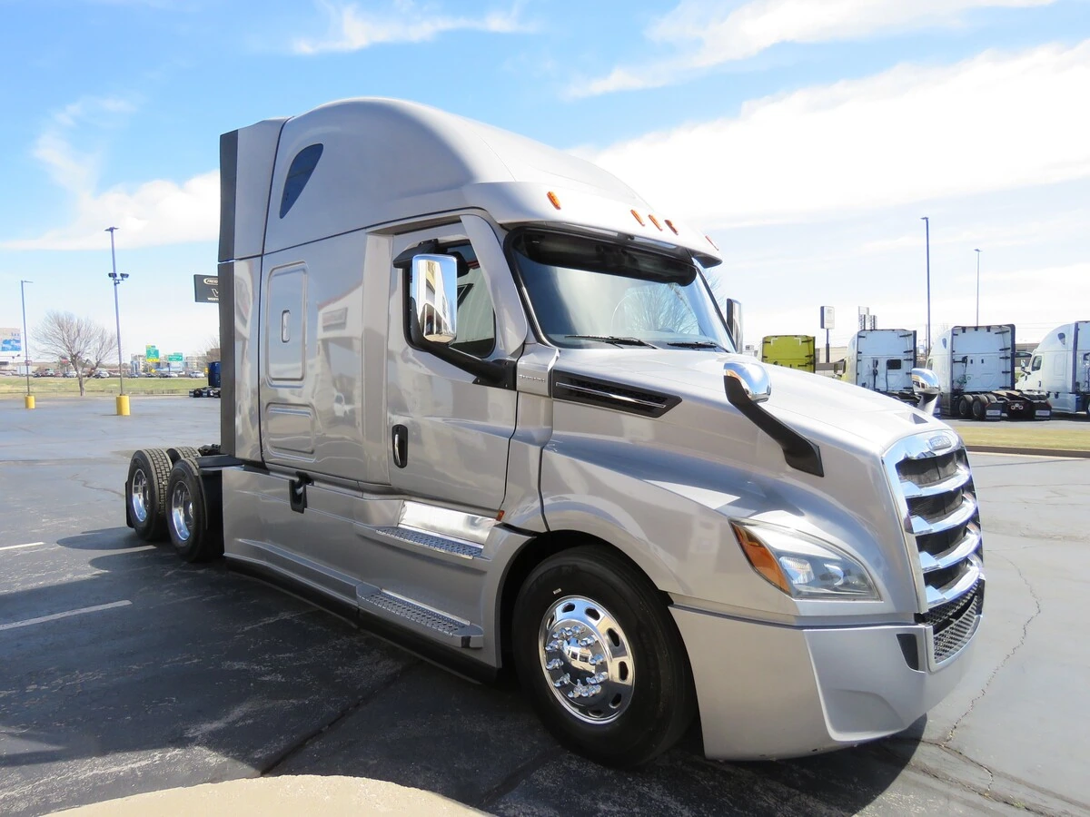 2022 Freightliner Cascadia - image 10