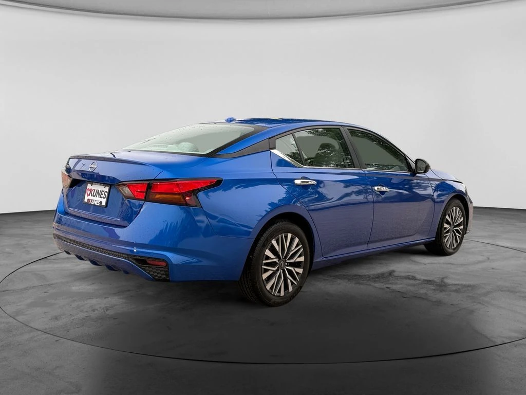 2025 Nissan Altima SV - Photo 8