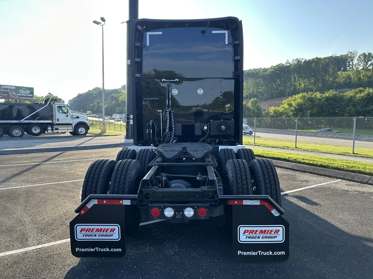 2023 Kenworth T680 — photo 4