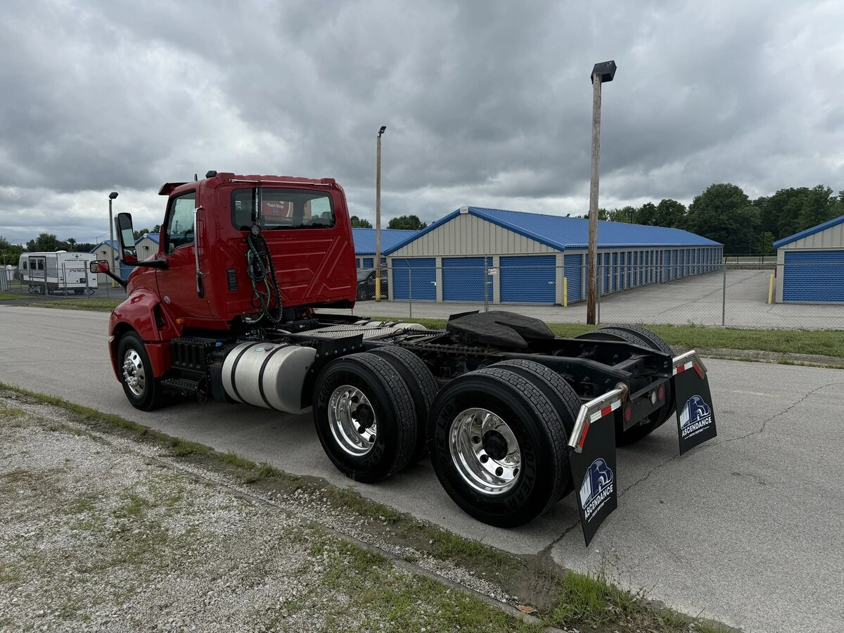 2019 International LT in Austin, IN — photo 6