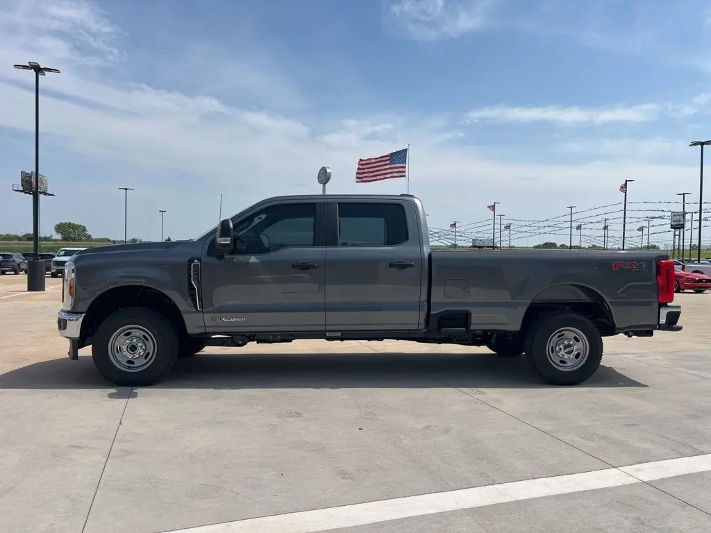 2025 Ford F-250 photo 4