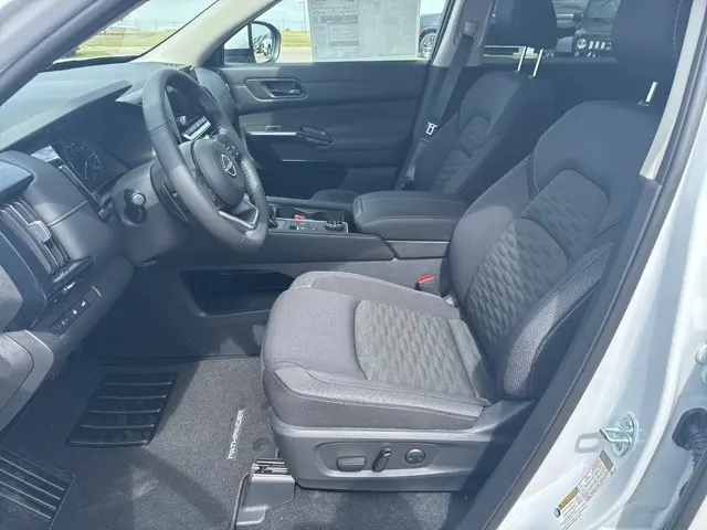 2026 Nissan Rogue SV photo 18