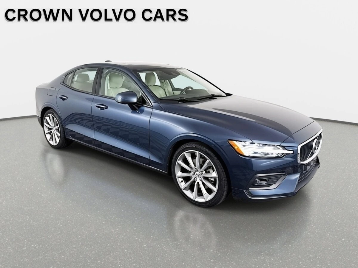 2021 Volvo - image 3
