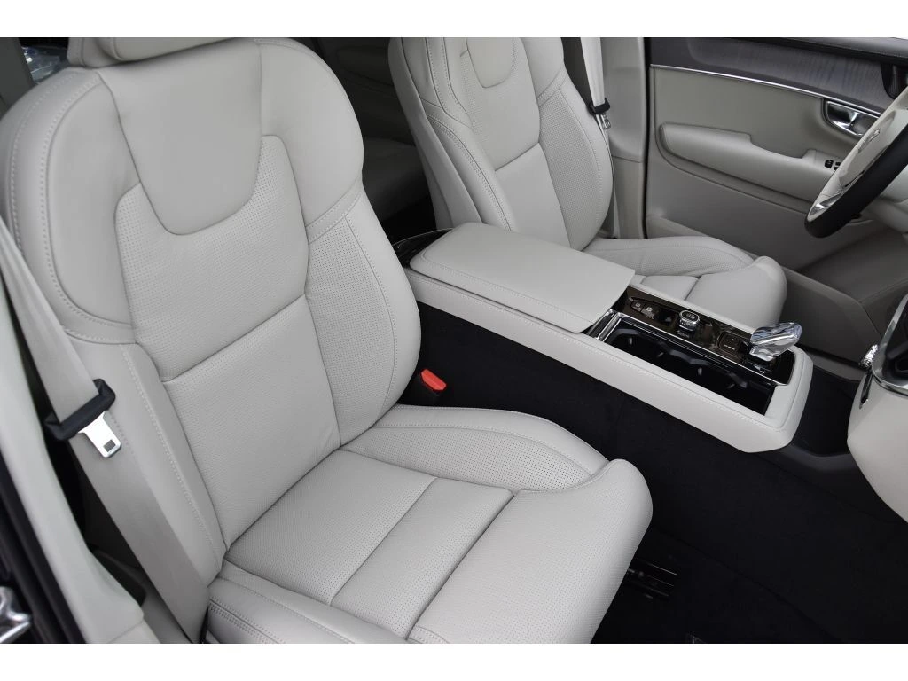 2026 Volvo - image 31