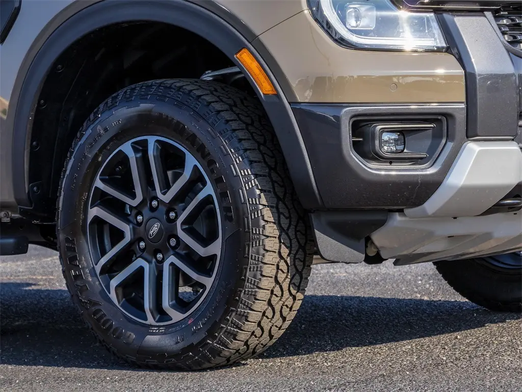 2025 Ford Ranger Lariat photo 2