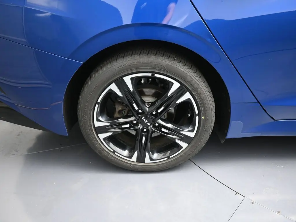 2022 Kia K5 GT-Line photo 11