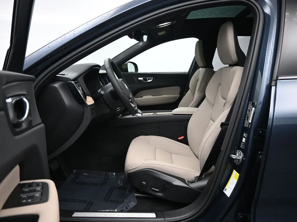 2026 Volvo - image 21