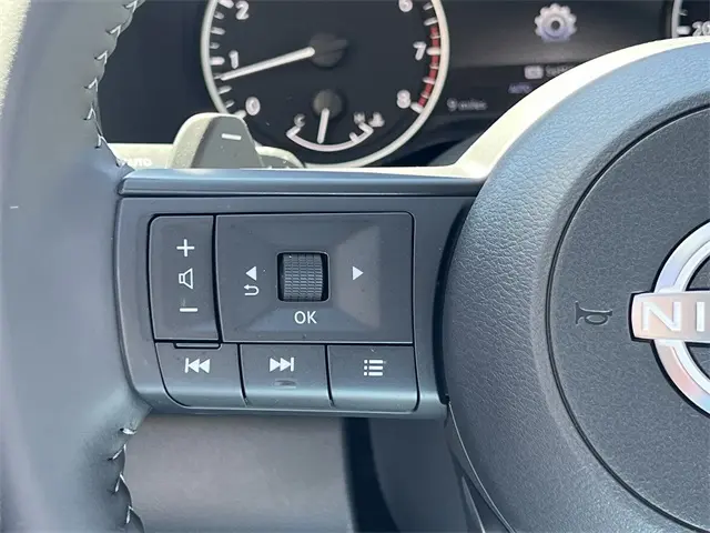 2025 Nissan Pathfinder SV photo 12
