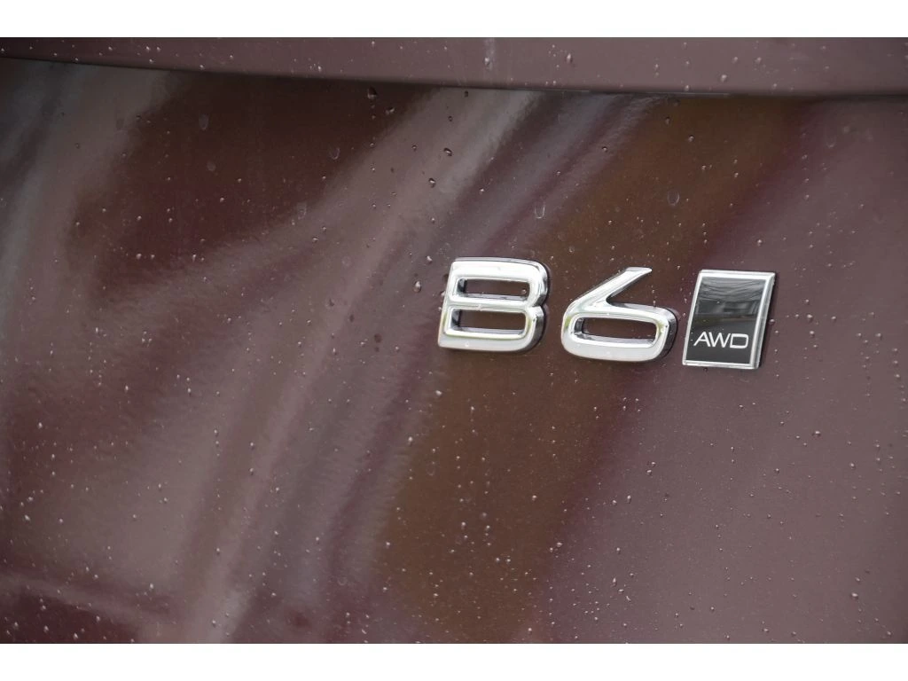 2026 Volvo - image 28