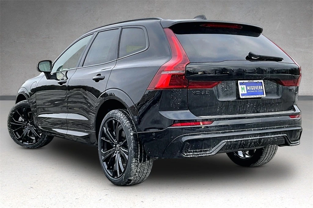 2026 Volvo - image 3