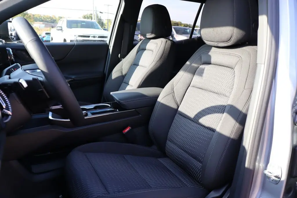2026 Chevrolet Equinox LT photo 9