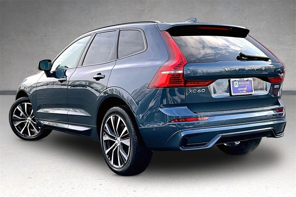 2023 Volvo - image 4