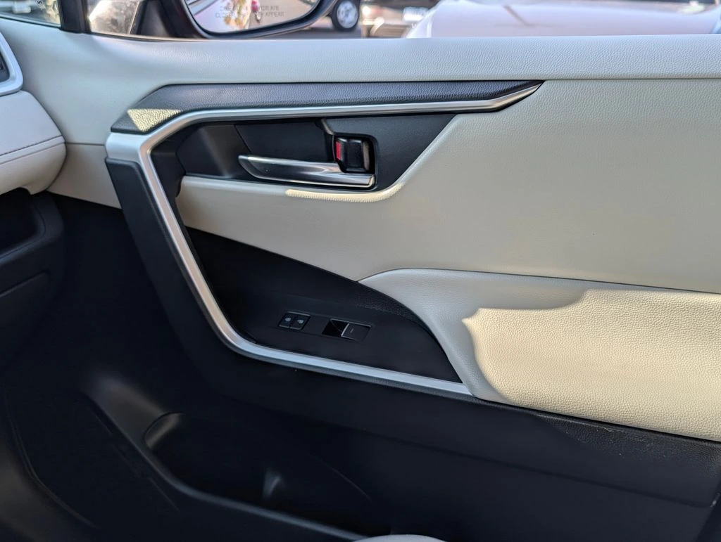 2024 Toyota RAV4 XLE - Photo 23