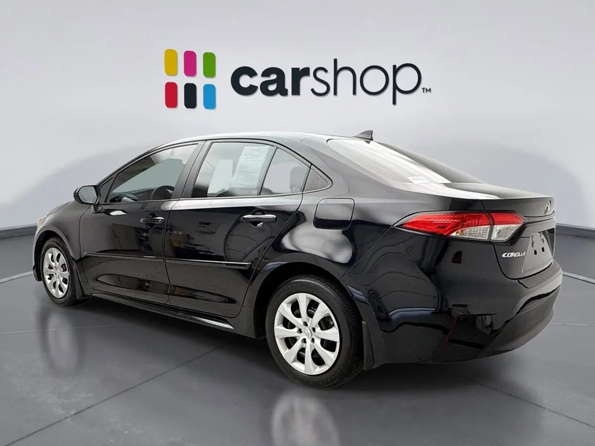 2024 Toyota Corolla LE photo 3