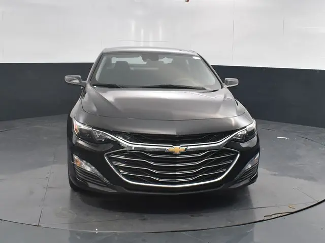 2024 Chevrolet Malibu 1LT photo 2