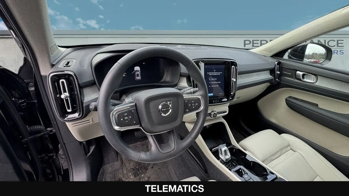 2024 Volvo XC40 Ultimate photo 4