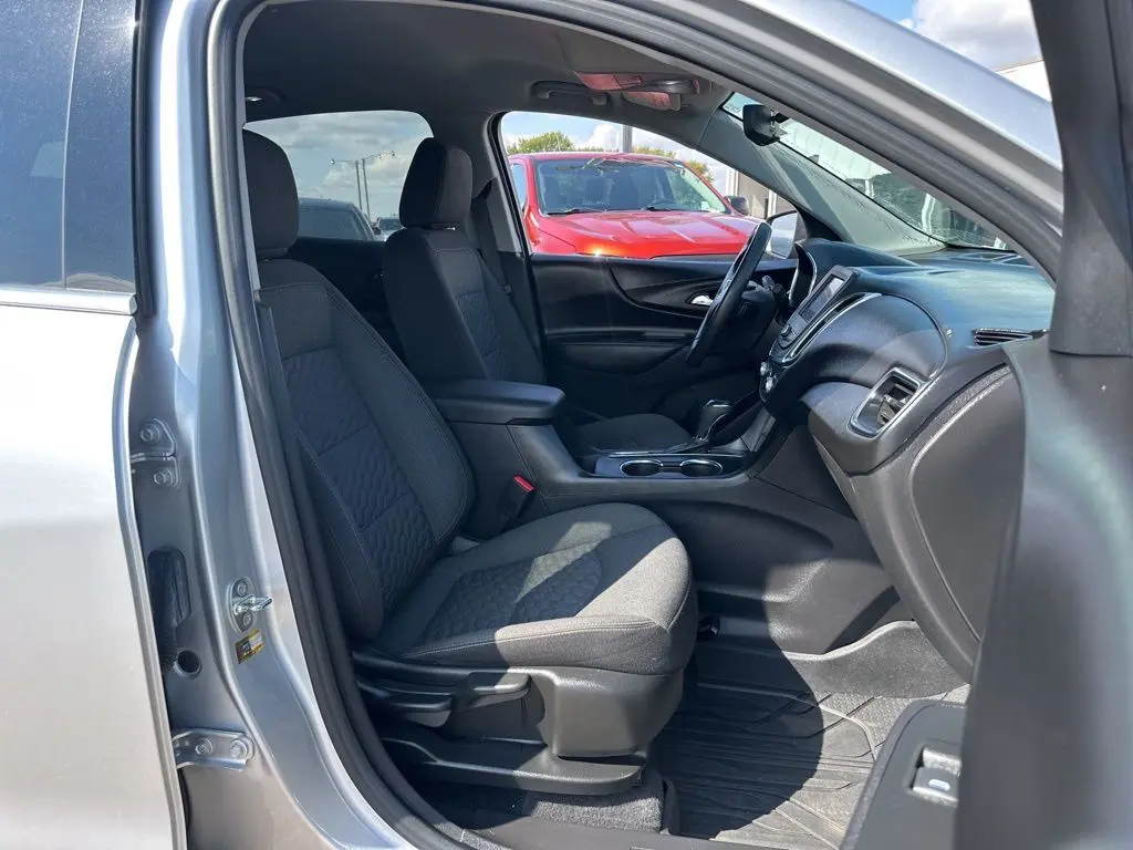 2020 Chevrolet Equinox LT photo 18