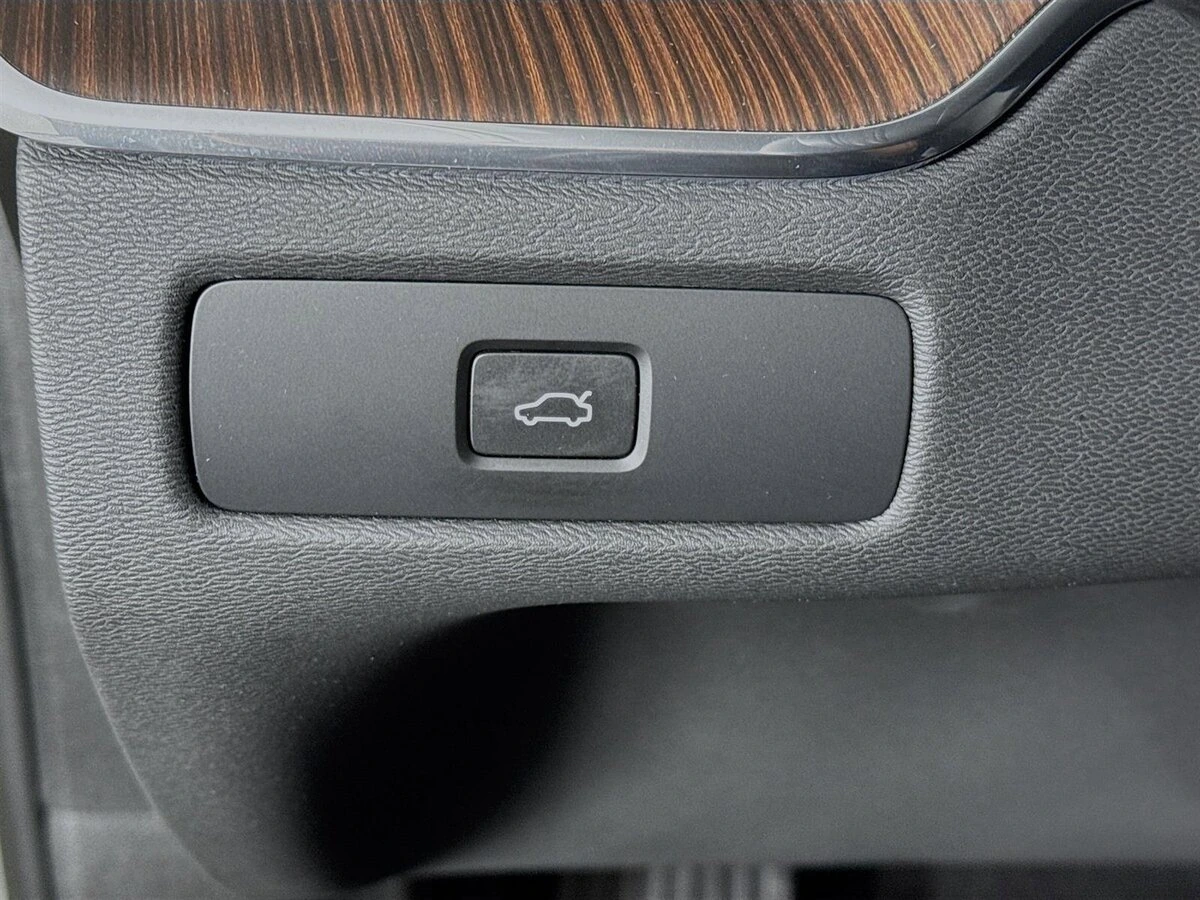 2023 Volvo - image 10