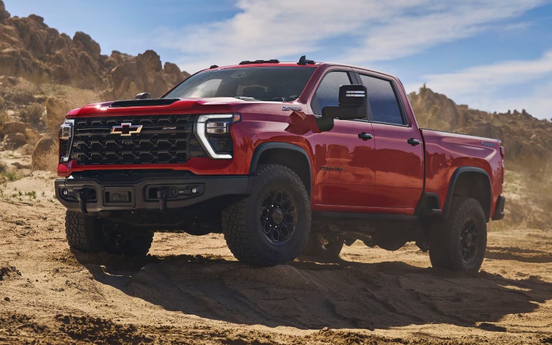 2026 Chevrolet Silverado 2500 HD or 2026 Ram 2500 – Which Heavy-Duty Truck Handles Fifth-Wheel Towing Better around Toledo, OH?
