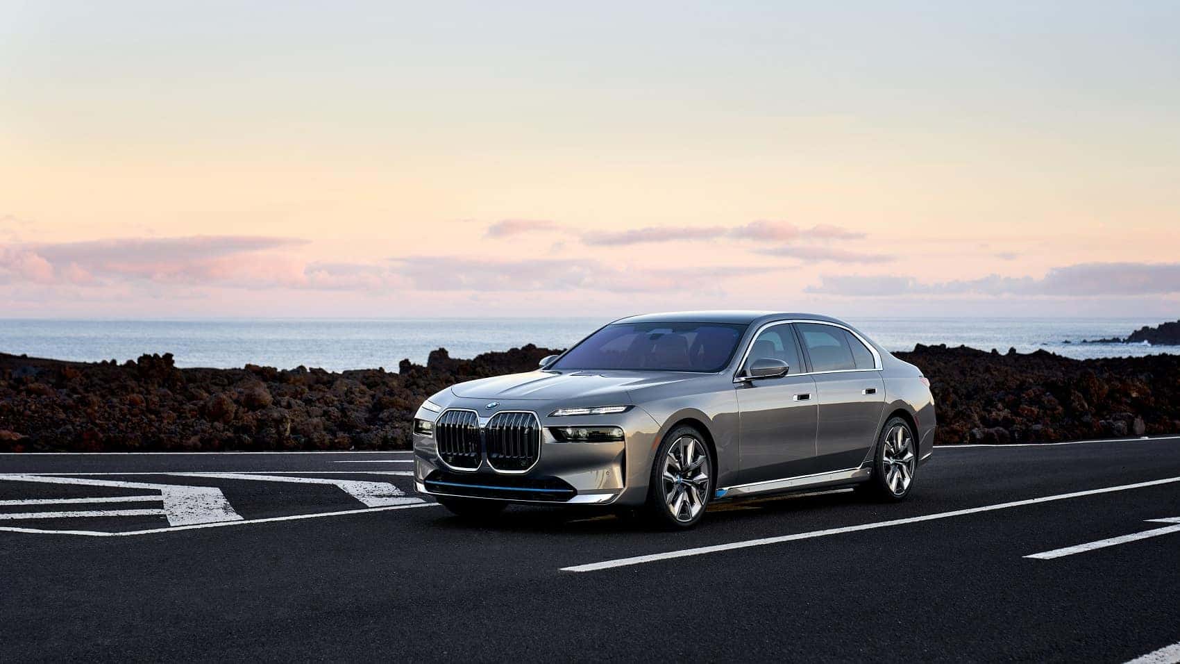 BMW i7 showcasing its MPG and luxury features